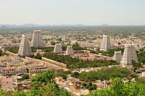 திருவண்ணாமலையில்  ஸ்ரீ சந்திரசேகரர் ஸ்ரீ சுந்தரரை தடுத்தாட்கொண்ட காட்சி. 